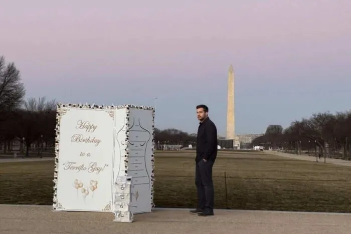 urarea-lui-trump-pentru-epstein-un-monument-de-3-metri