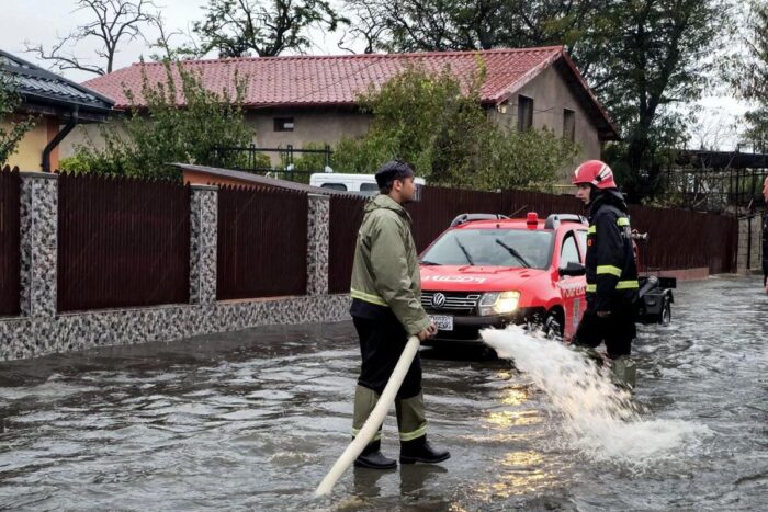 viituri si gheata 14 judete sub alerta coduri portocaliu si galben pe rauri