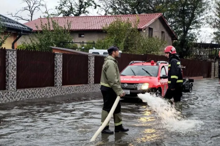 viituri-si-gheata-14-judete-sub-alerta-coduri-portocaliu-si-galben-pe-rauri