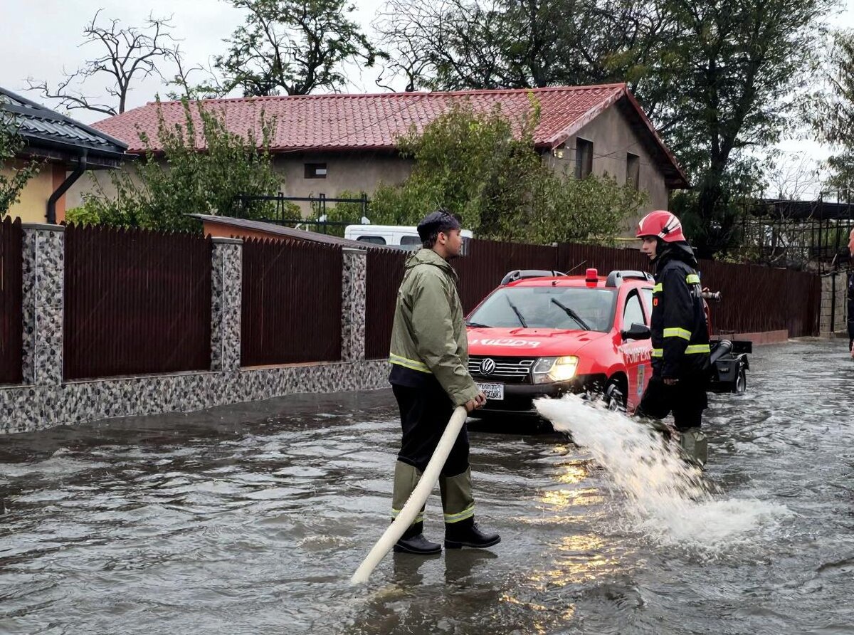 Viituri și gheață – 14 județe sub alertă, coduri portocaliu și galben pe râuri