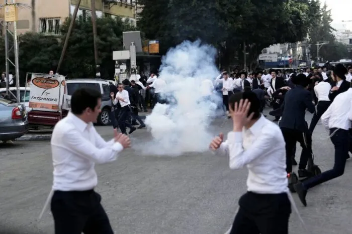 23-de-arestari-la-tel-aviv-doua-soldate-salvate-dintr-o-multime-furioasa-1771249537