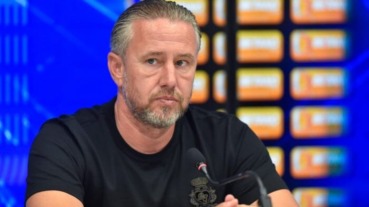 Laurenţiu Reghecampf şi Al-Hilal Omdurman au pierdut primul meci după 10 meciuri fără înfrângere