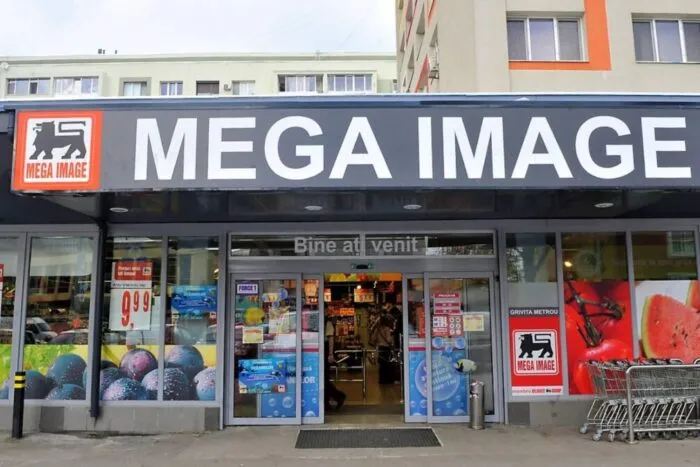 Mega Image oferă reducere de 50% la salamul Palaciego