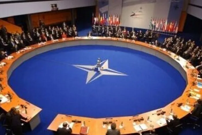 SUA cer NATO să reevalueze misiunile din Irak și Kosovo