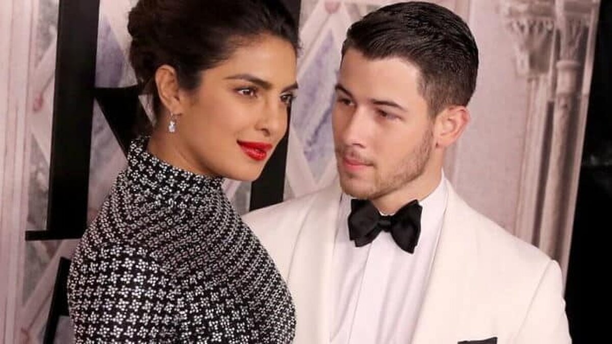Ce spune Nick Jonas despre relaţia sa şi oferă un sfat matrimonial inedit legat de un scaun de toaletă