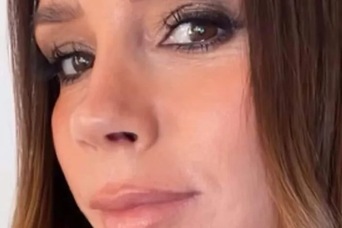 Creionul de ochi Victoria Beckham, popular printre cliente