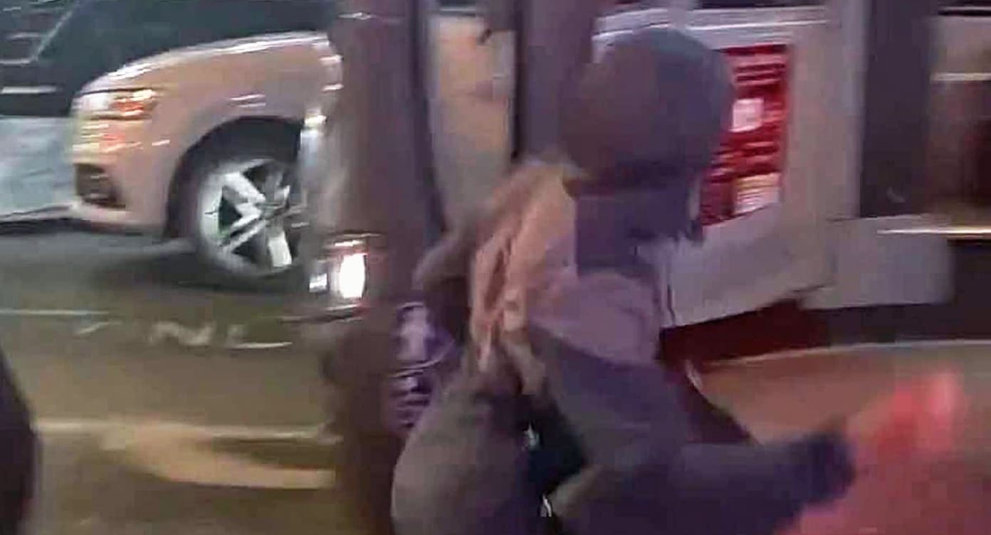 Adolescenți atacă șoferi cu ouă. Comportamentul antisocial a crescut cu 24%