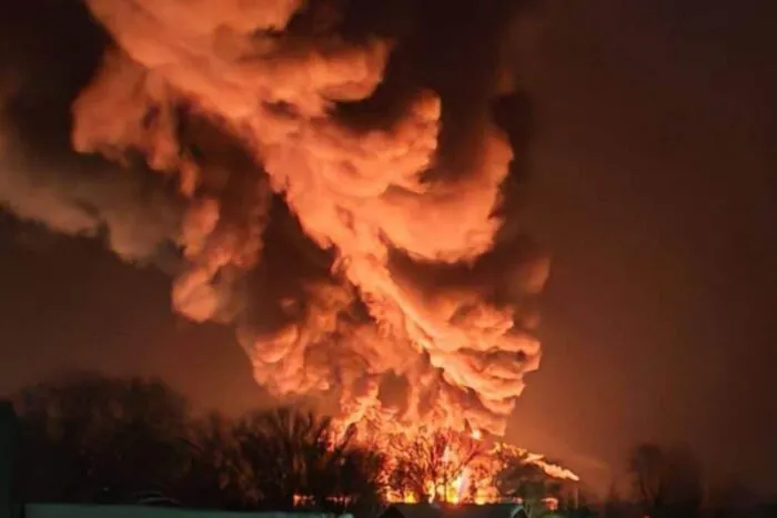 Rusia: Atac cu drone ucrainene, incendiu la o rafinărie din Pskov