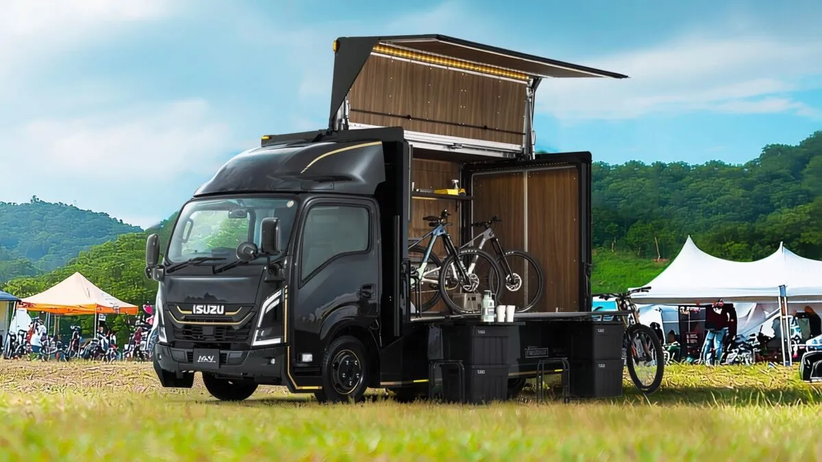 autorulota-isuzu-de-5-tone-promite-eficienta-si-putere-in-transportul-urban-1771844720
