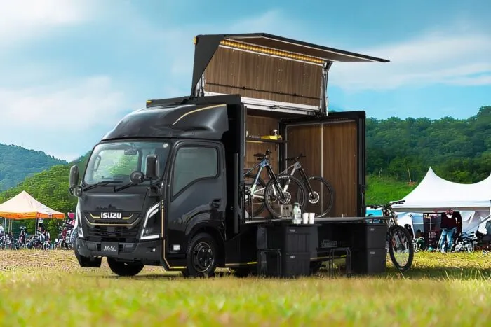 autorulota-isuzu-de-5-tone-promite-eficienta-si-putere-in-transportul-urban-1771844720
