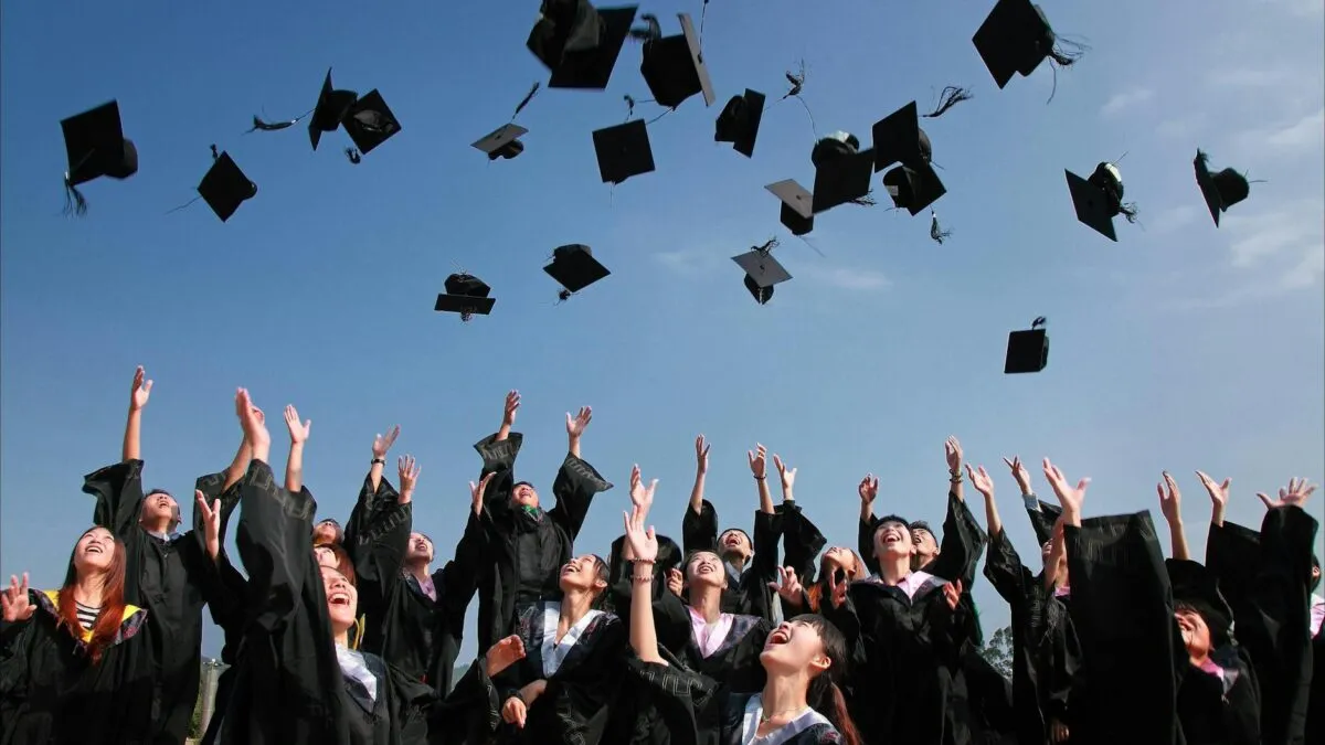 bursele-studentilor-raman-inghetate-pana-in-2026-anunta-guvernul-romaniei-1772202834