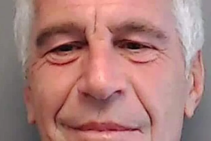 dosarele-epstein-o-silueta-la-2239-si-minute-lipsa-din-video-ul-cheie