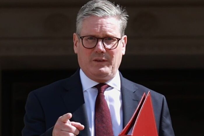 epstein zguduie downing street starmer fortat sa cedeze in scandalul mandelson