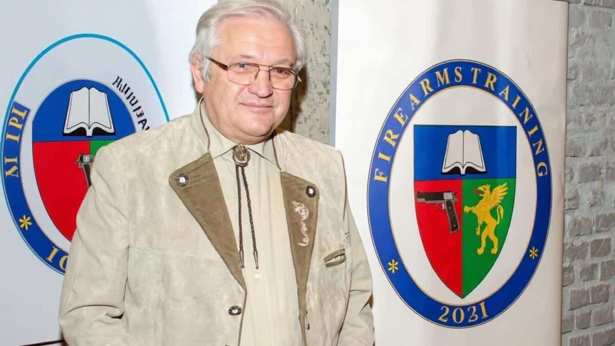 General în rezervă de 68 de ani, arestat pentru agresiune sexuală asupra unei minore de 17 ani general in rezerva de 68 de ani arestat pentru agresiune sexuala asupra unei minore de 17 ani