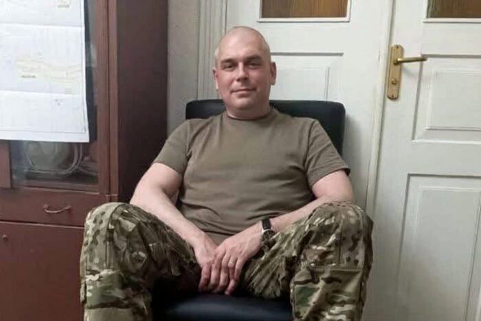 General rus trimitea soției poze cu urechi tăiate. Se lăuda cu torturarea prizonierilor ucraineni general rus trimitea sotiei poze cu urechi taiate se lauda cu torturarea prizonierilor ucraineni 1771583292