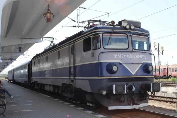 haos-total-in-valea-jiului-o-locomotiva-defecta-a-blocat-trenurile-pe-ruta-petrosani-targu-jiu