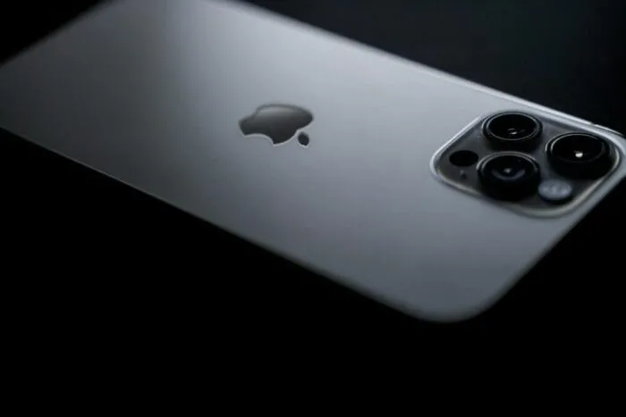 Zvon: iPhone ar putea renunța la SIM-ul fizic în Europa, inclusiv România