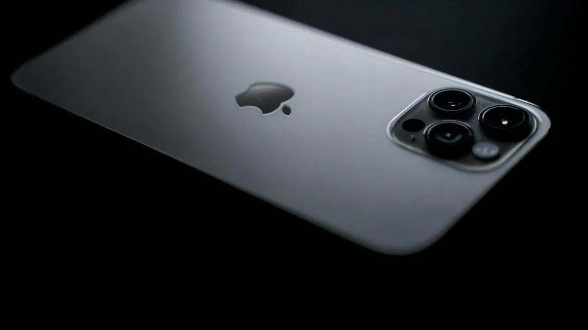 Zvon: iPhone ar putea renunța la SIM-ul fizic în Europa, inclusiv România