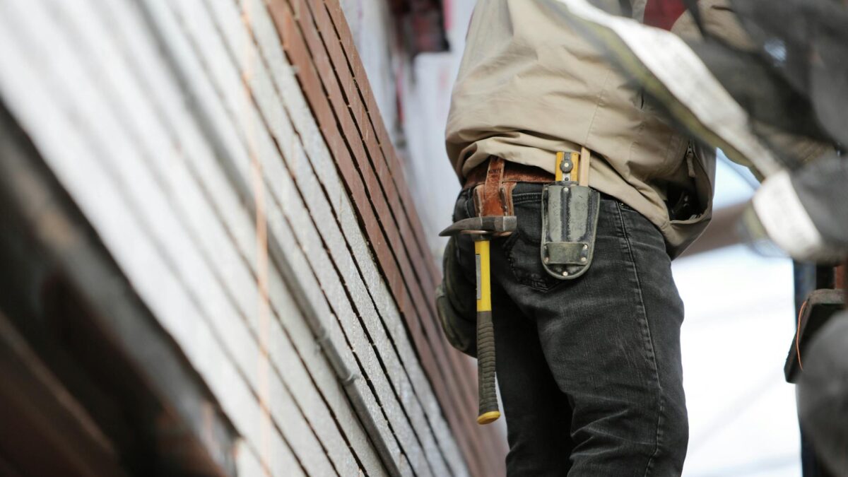 Impozit majorat cu 100% pentru construcțiile ilegale. Ce se schimbă la taxa auto impozit majorat cu 100 pentru constructiile ilegale ce se schimba la taxa auto 1771420559