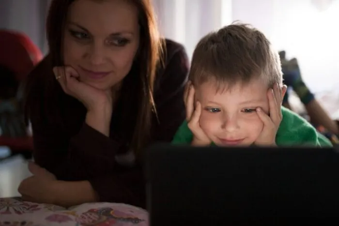 Inteligența emoțională, considerată mai importantă decât AI pentru copii