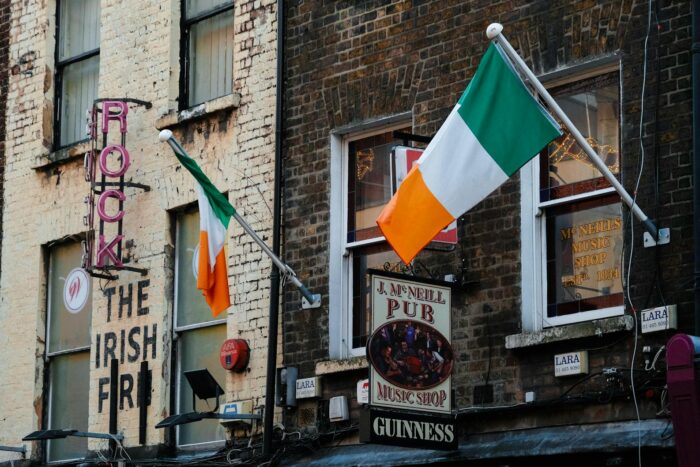 irlandez injunghiat in bucuresti dupa o gluma gazda l a atacat cu cutitul in somn
