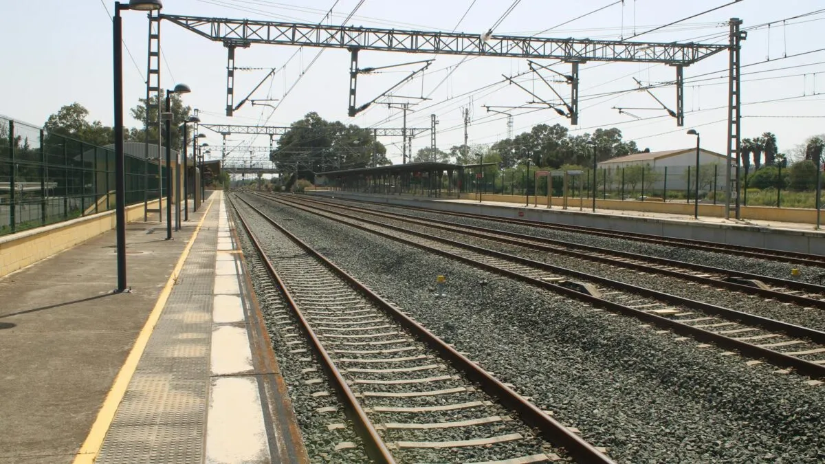 jaful-de-craciun-4-000-l-de-motorina-furati-dintr-un-tren-doi-barbati-retinuti