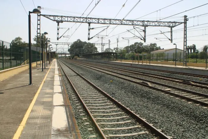 jaful-de-craciun-4-000-l-de-motorina-furati-dintr-un-tren-doi-barbati-retinuti
