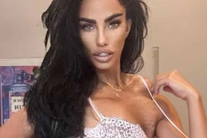 katie-price-posterior-de-2-000-si-un-sot-nou-familia-e-disperata
