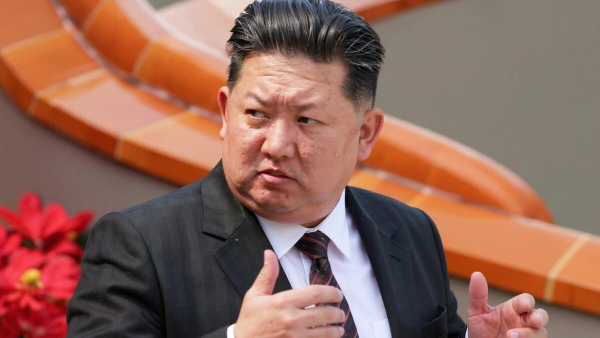 Kim Jong Un amenință că poate distruge complet Coreea de Sud cu 50 de focoase