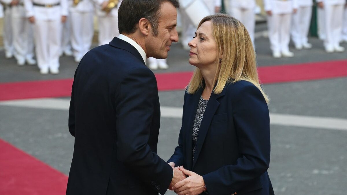 macron replica dura pentru meloni dupa crima din lyon sa ramana fiecare acasa 1771586405