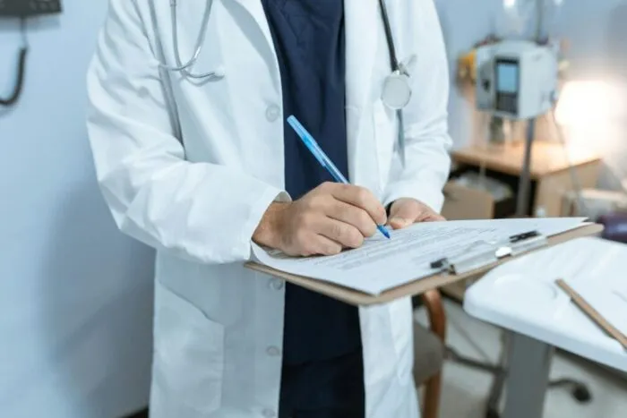 medici-agresati-in-spitale-solidaritatea-sanitara-violenta-nu-e-parte-din-job-1771338007