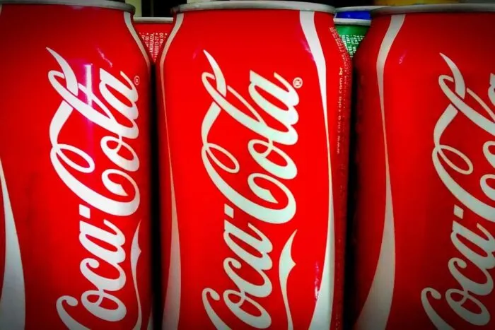 noua-coca-cola-gustul-cherry-float-te-trimite-in-anii-80