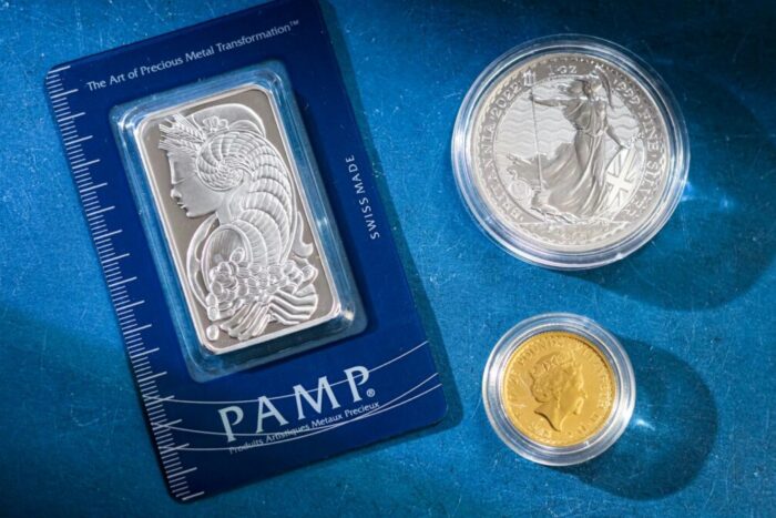 pretul argintului a explodat cu 200 intr un an de la 31 la 81 de dolari pe uncie