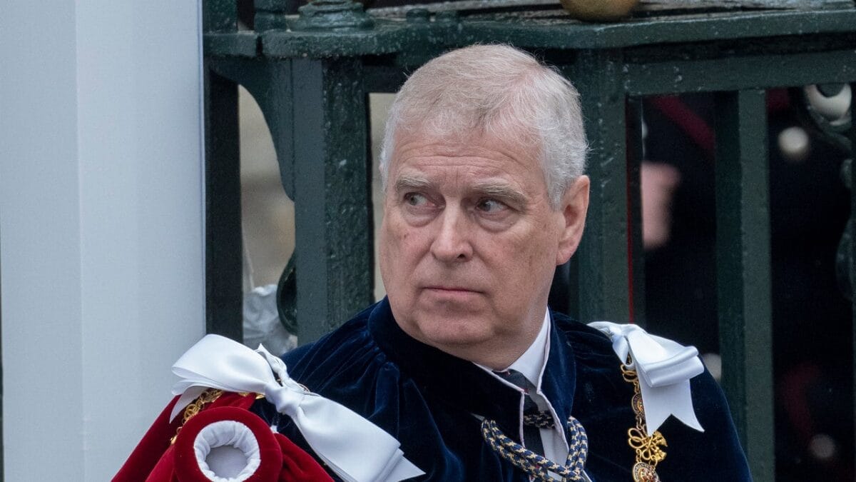 Prințul Andrew, prins cu minciuna: 9 zile cu Epstein, nu 4