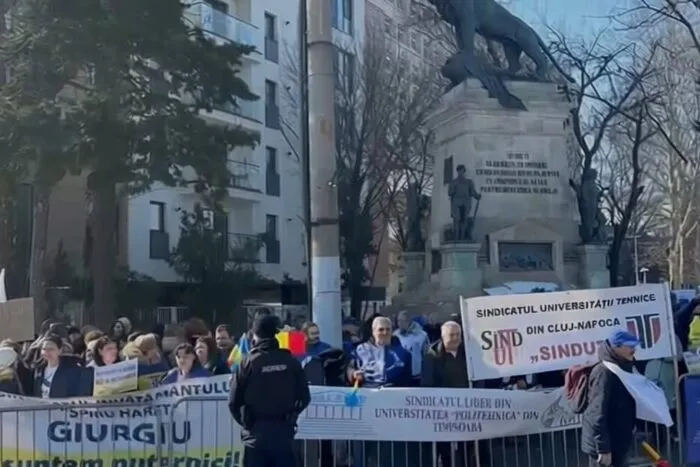 Protest la Cotroceni: Profesori și studenți cer finanțare de 15% pentru Educație