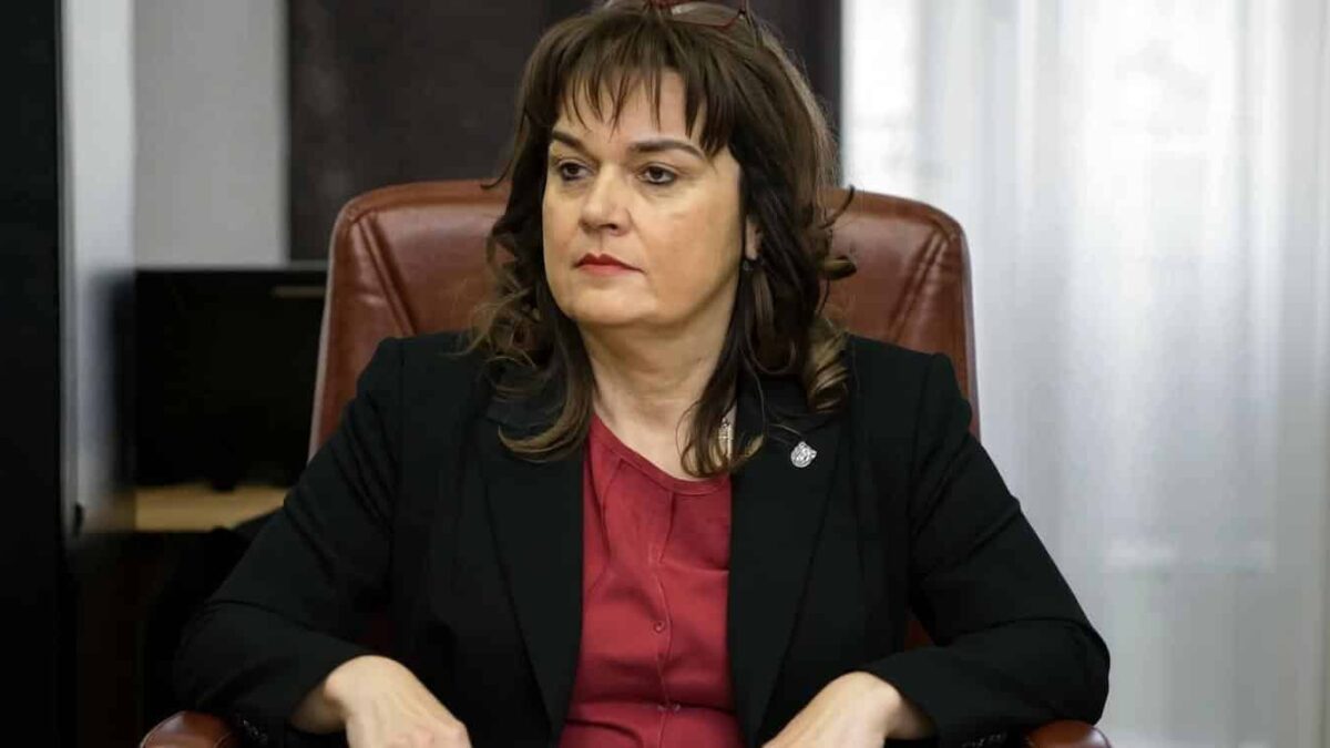 rectorul plagator repus in functie ministerul obligat sa i plateasca 10 000 de lei