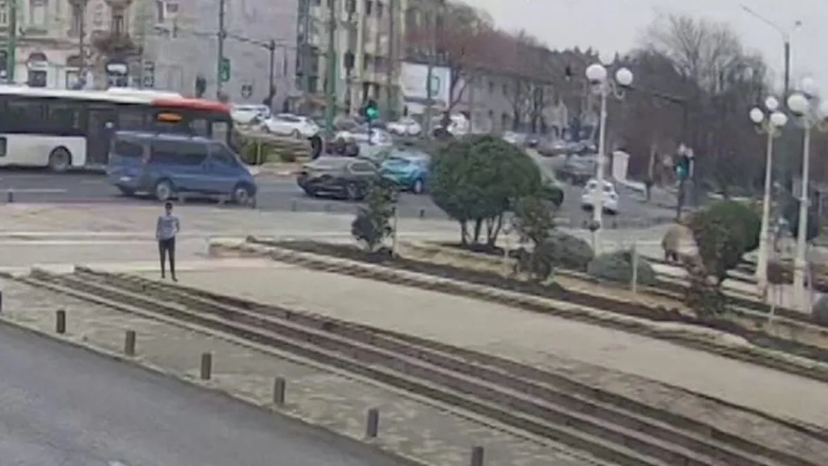 scandal-violent-in-trafic-la-arad-un-sofer-de-22-de-ani-cercetat-dupa-ce-a-batut-un-barbat-victima-necesita-15-zile-de-ingrijiri-1771502336