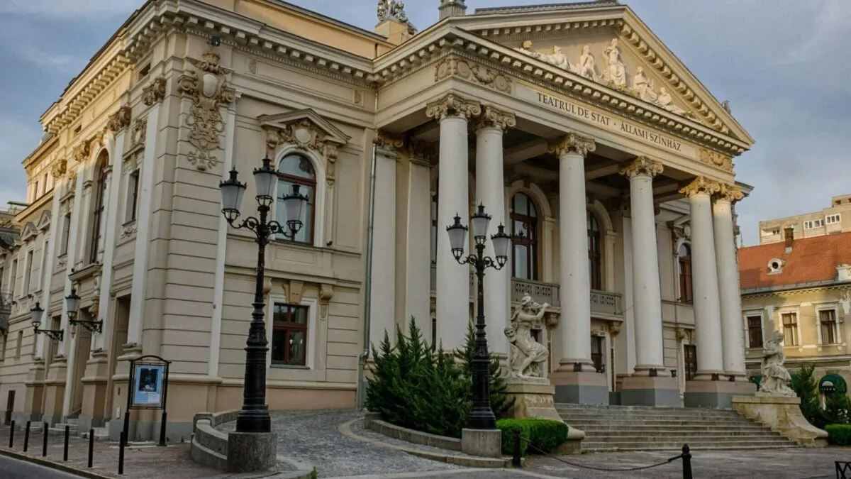 scandalul-celor-1-800-de-ore-actorii-ies-in-strada-ministerul-le-normeaza-munca