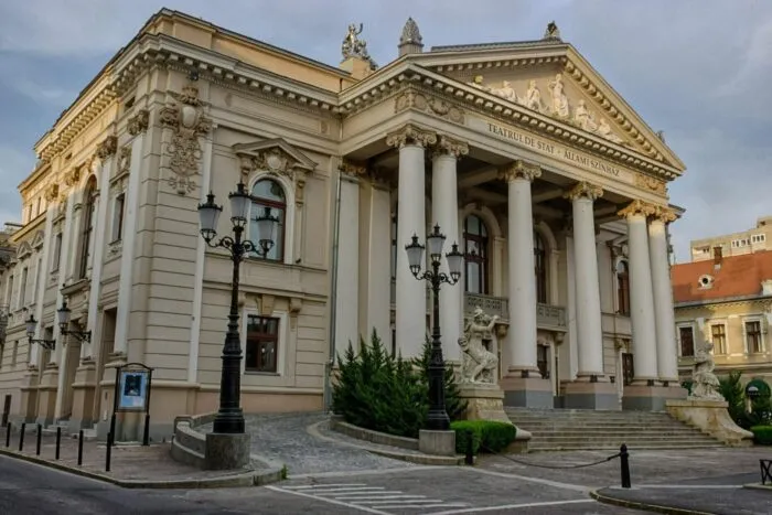 scandalul-celor-1-800-de-ore-actorii-ies-in-strada-ministerul-le-normeaza-munca