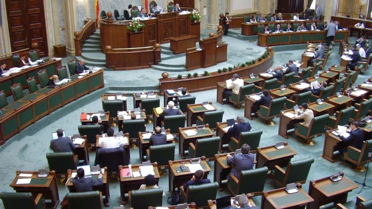 Senatul fierbe: 3 moțiuni-test pentru Coaliție, sunt vizați 2 miniștri și premierul senatul fierbe 3 motiuni test pentru coalitie sunt vizati 2 ministri si premierul