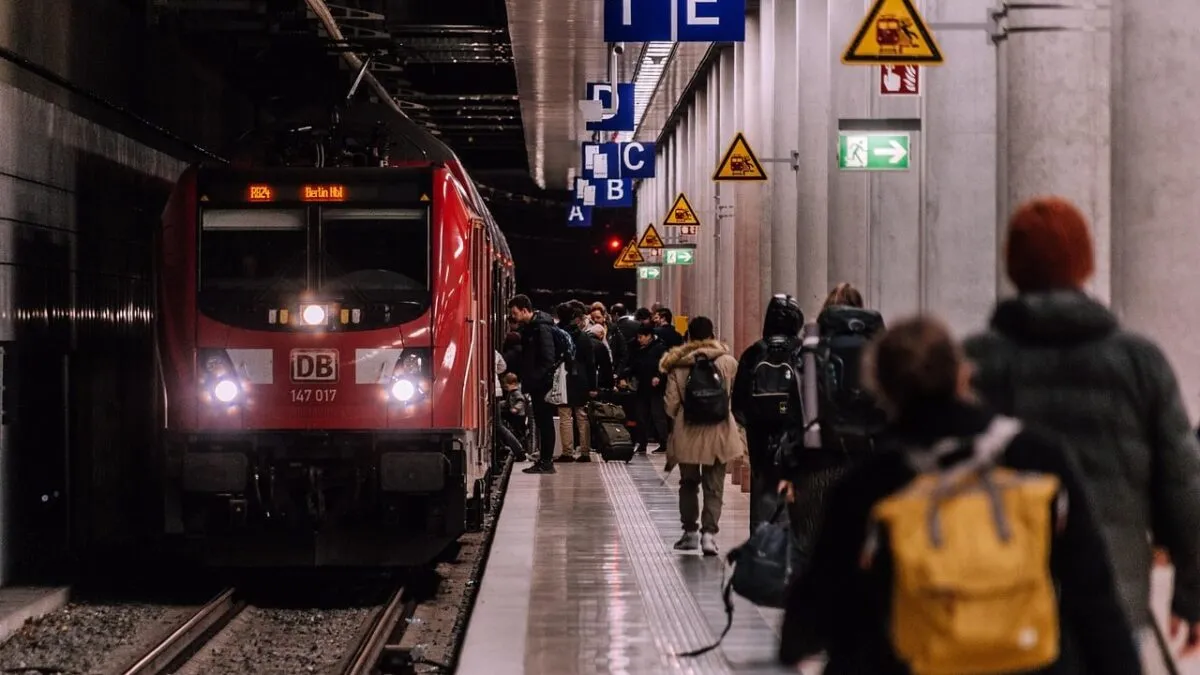 spania-blocata-de-greva-trenurilor-47-de-morti-in-2-accidente-au-aprins-furia-mecanicilor