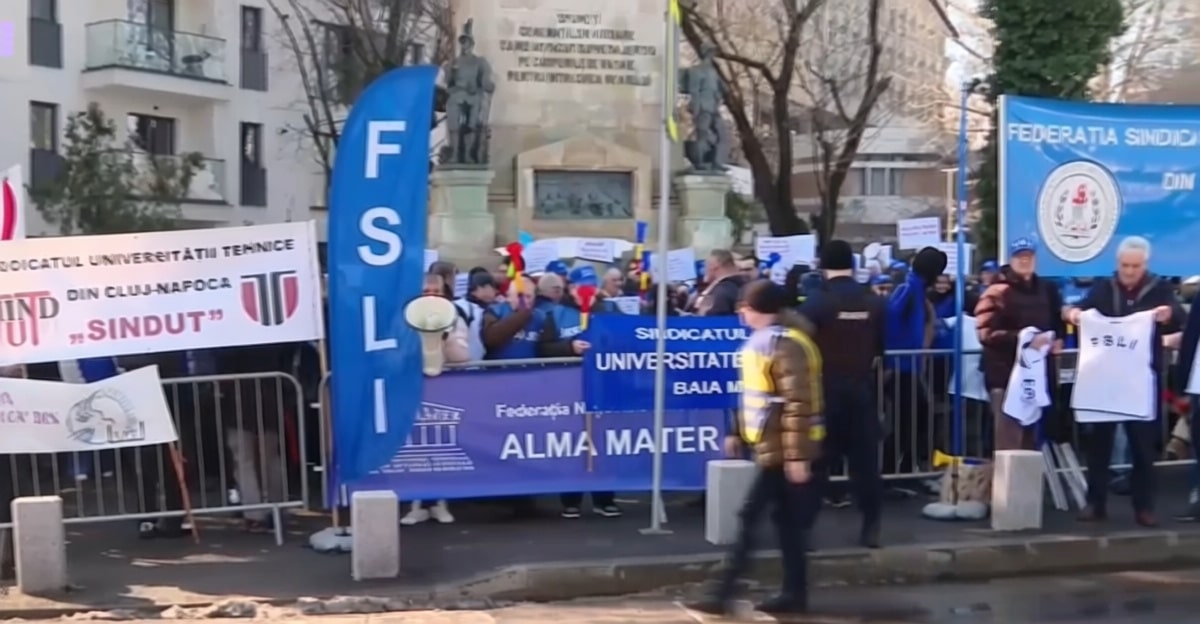 Studenti din Cluj protesteaza impotriva majorarii taxelor si taierii burselor