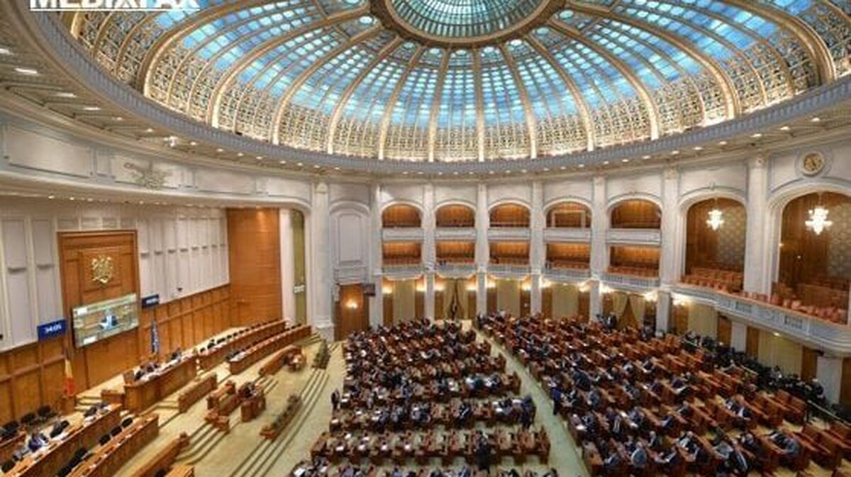 Tăieri în administrație. Proiectul care reduce cu 30% posturile la local și taie 6.102 consilieri