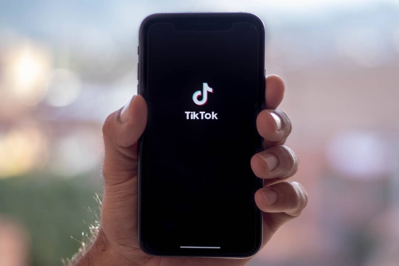TikTok, acuzat că provoacă dependență. Impact dur pentru copiii între 8 și 13 ani