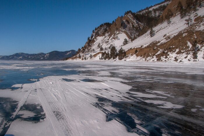 tragedie pe baikal un microbuz cu 9 oameni s a scufundat 7 turisti chinezi au murit 1771598886