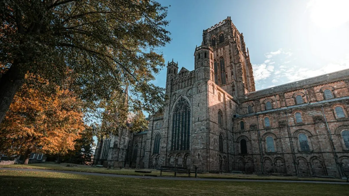 trump-cere-un-miliard-de-dolari-de-la-harvard-dupa-ce-universitatea-a-respins-500-de-milioane
