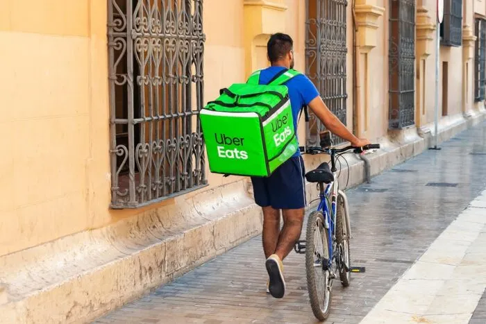 uber-lanseaza-uber-eats-in-romania-compania-vizeaza-venituri-de-1-miliard-de-dolari-1771237109