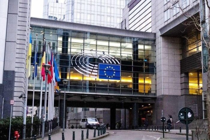 ucraina primeste 90 mld e de la ue acordul pe datorie comuna starneste controverse