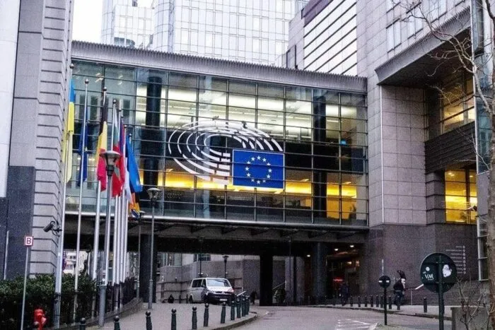ucraina-primeste-90-mld-e-de-la-ue-acordul-pe-datorie-comuna-starneste-controverse