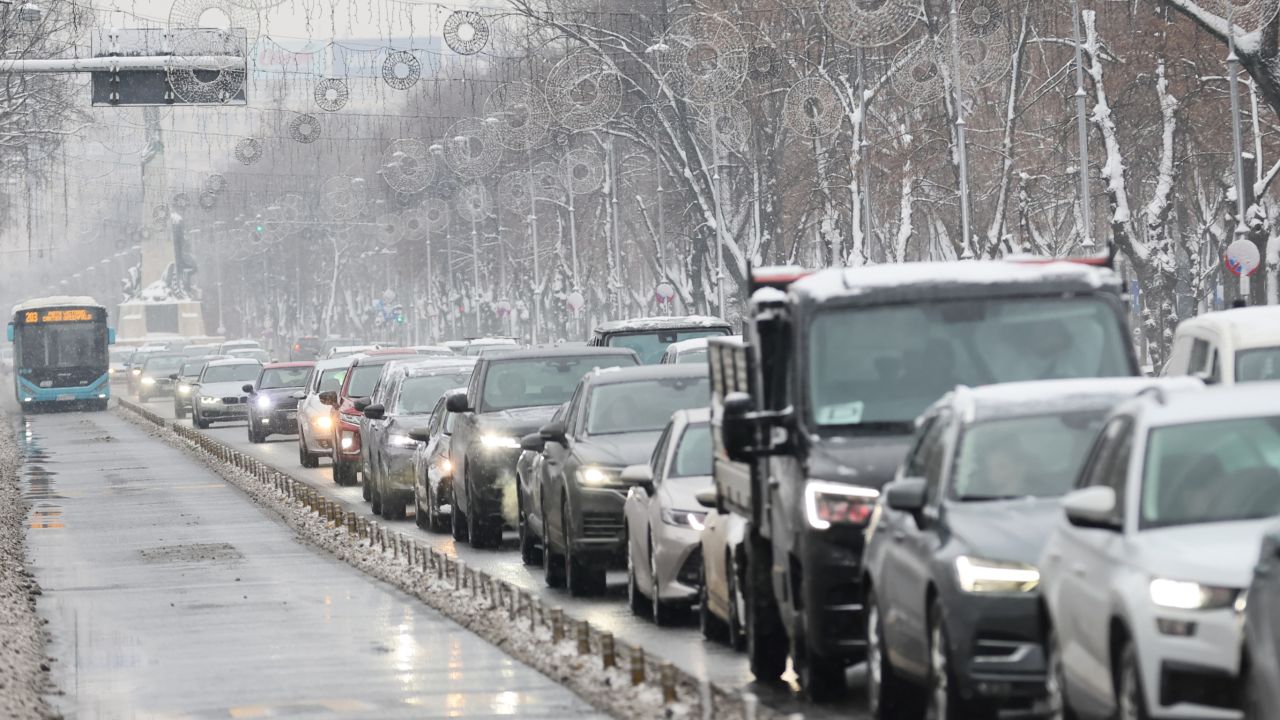 Vreme rea în România. Coduri portocalii de viscol cu vânt de 80 km/h și zăpadă de 50 cm